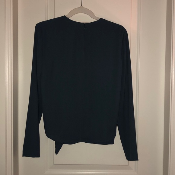 Babaton long sleeve with a knot - Picture 3 of 3